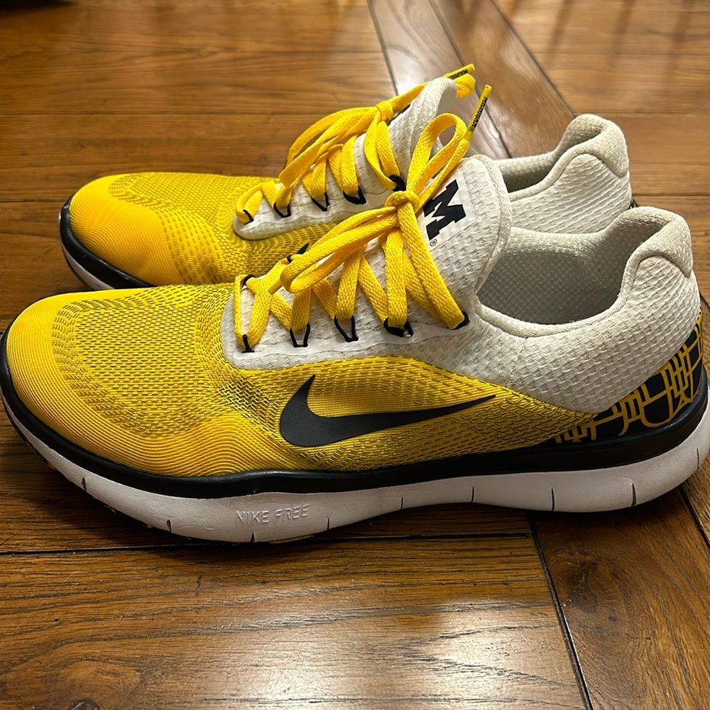 NIKE FREE TRAINER V7 MICHIGAN - Men’s 8